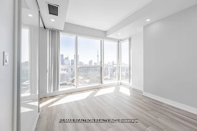 Additional image 18 of 386 Yonge St Unit 4909