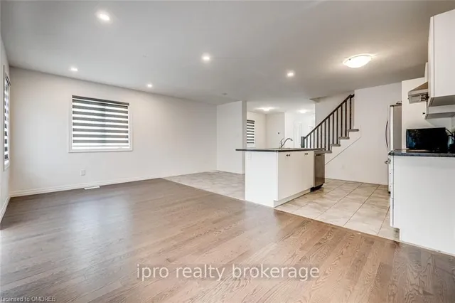 Additional image 14 of 11 SHEDROW Pl