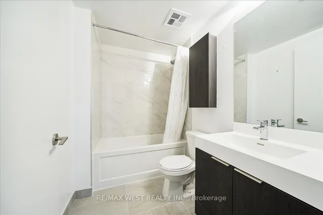 Additional image 8 of 3100 Keele St Unit 1025