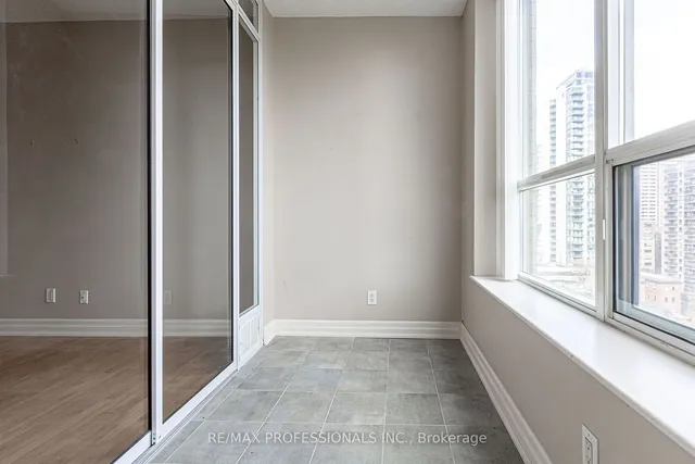 Additional image 13 of 70 Alexander St Unit 1007