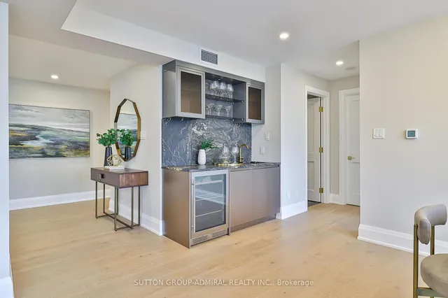 Additional image 12 of 500 Avenue Rd Unit 806