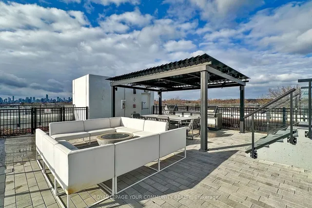 Additional image 37 of 1630 Queen St Unit 502