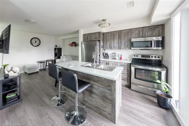 Additional image 11 of 1989 Ottawa St Unit 17E