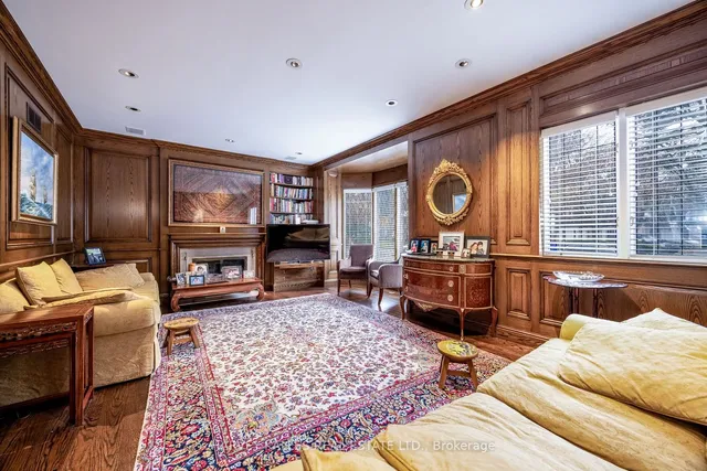 Additional image 14 of 6 Versailles Crt