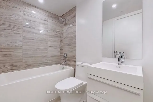Additional image 10 of 39 Roehampton Ave Unit 314