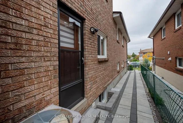 Additional image 36 of 44 Flagstick Crt