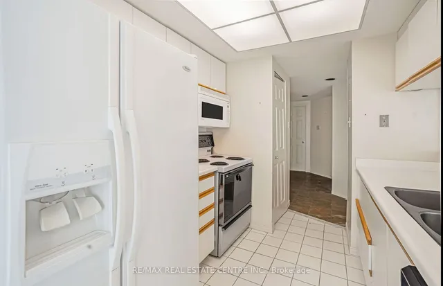 Additional image 12 of 99 Harbour Sq Unit 1702