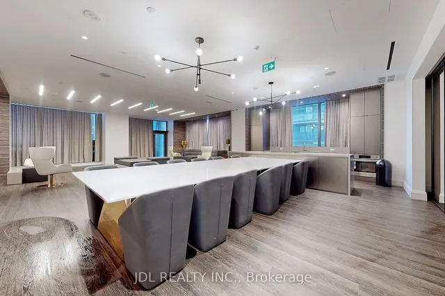 Additional image 31 of 39 Roehampton Ave Unit 506