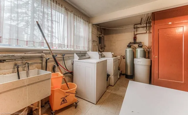 Additional image 14 of 15 Floral Cres