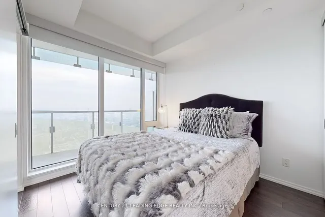 Additional image 15 of 197 Yonge St Unit 5402