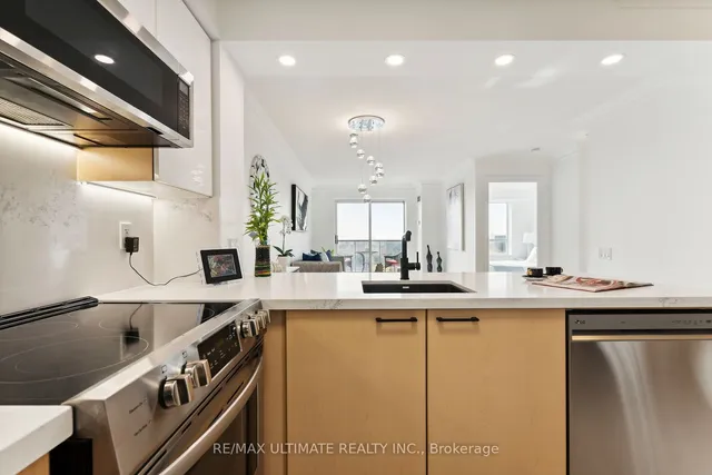 Additional image 27 of 2 Clairtrell Rd Unit #1008