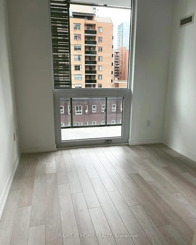 Additional image 8 of 39 Roehampton Ave Unit 314