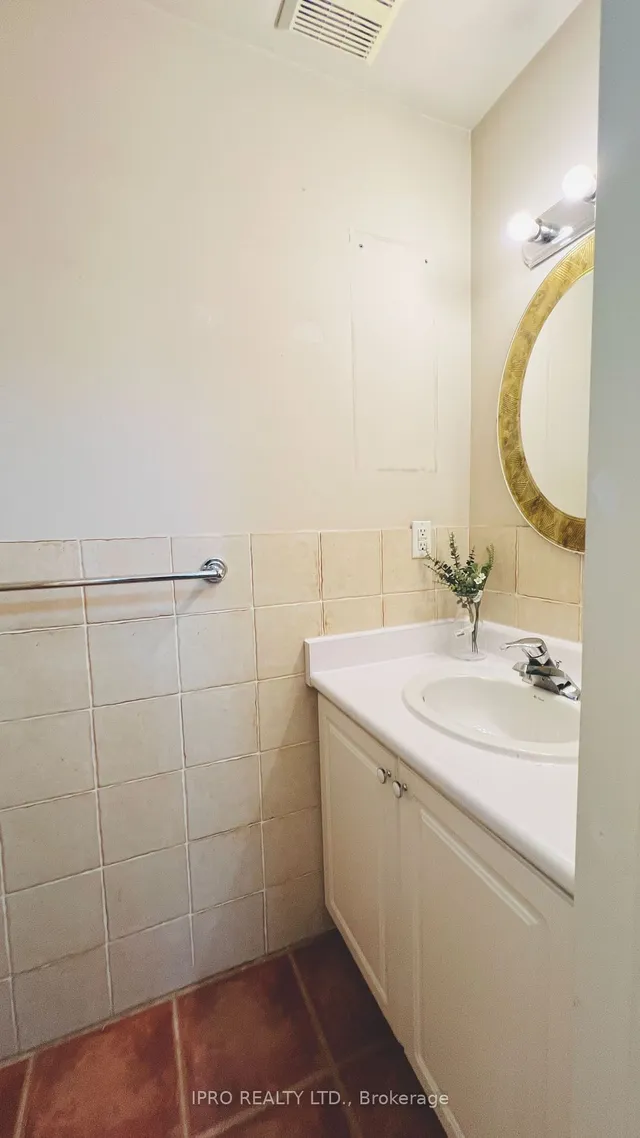 Additional image 20 of 1101 Dupont St