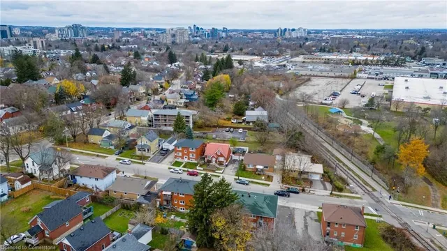 Additional image 32 of 236 Guelph St