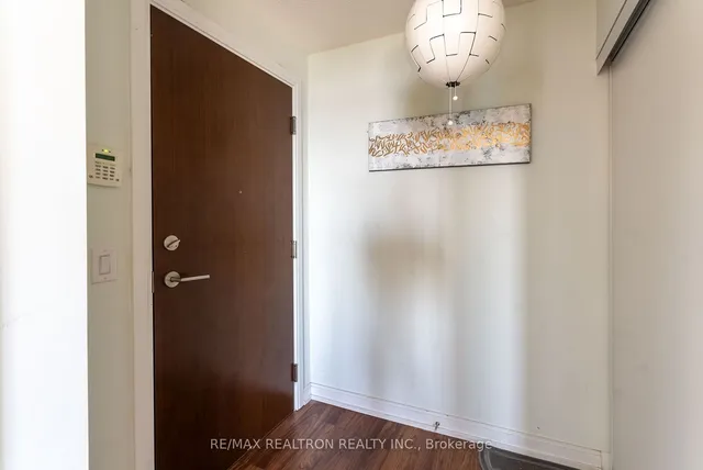 Additional image 6 of 151 Village Green Sq Unit 2102