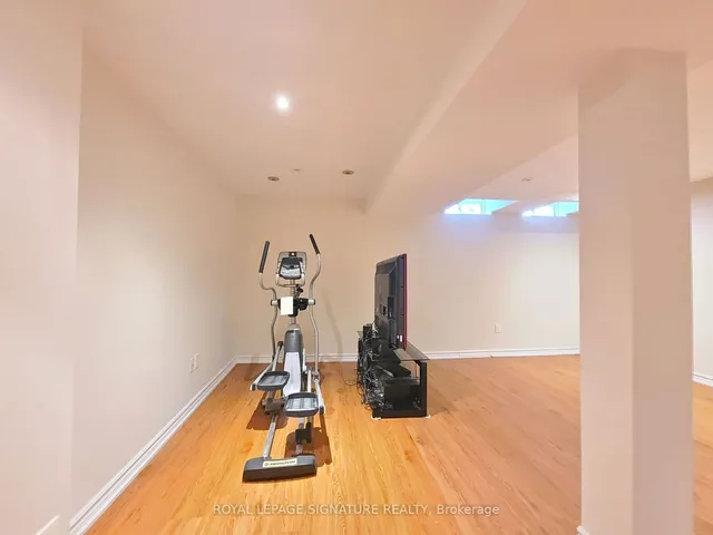 Additional image 36 of 54 Wyper Sq