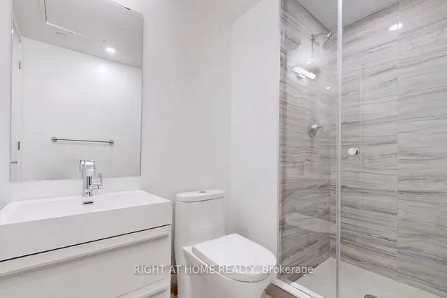 Additional image 9 of 39 Roehampton Ave Unit 314