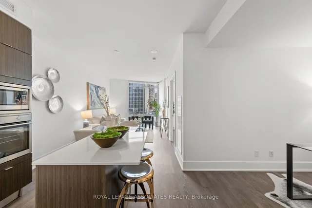 Additional image 11 of 15 Merchants' Wharf Unit 507