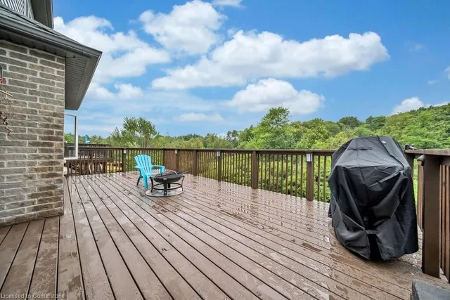 Additional image 38 of 425 Woodbine Ave