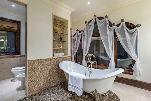 Additional image 35 of 24 York Valley Cres