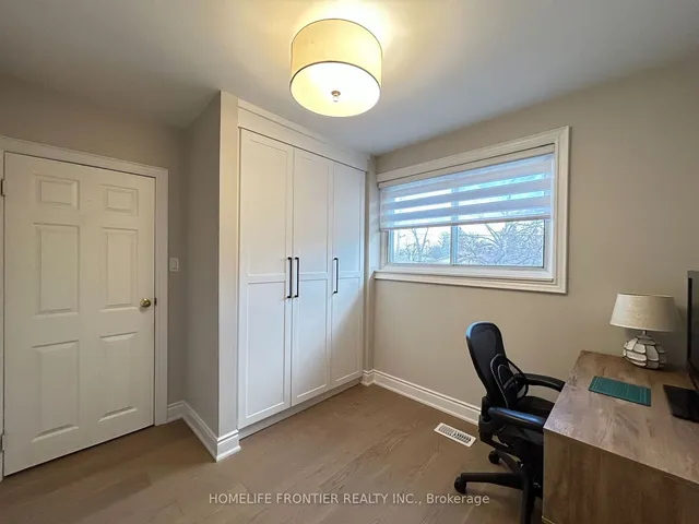 Additional image 24 of 110 Elise Terr