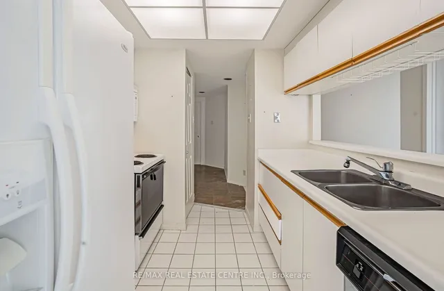 Additional image 15 of 99 Harbour Sq Unit 1702