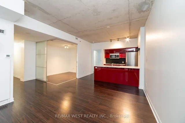 Additional image 10 of 375 King St Unit 807