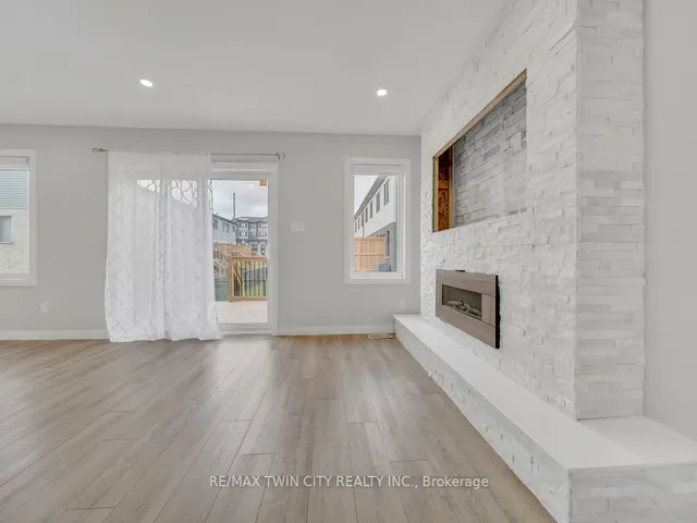 Additional image 15 of 8 Pony Way