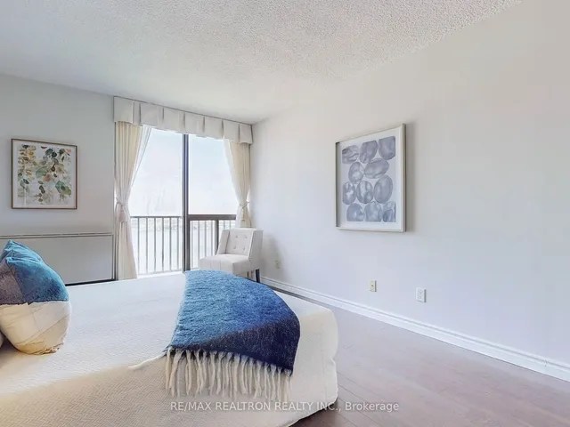 Additional image 23 of 33 Harbour Sq Unit 3004