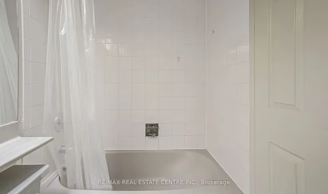 Additional image 19 of 99 Harbour Sq Unit 1702