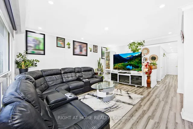 Additional image 3 of 150 Lord Roberts Dr