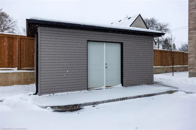 Additional image 23 of 600 Victoria St Unit 23