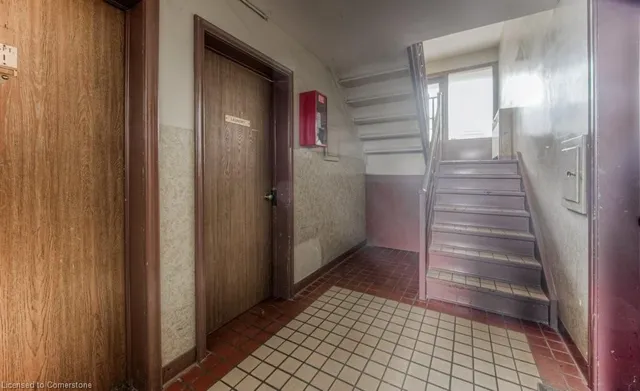 Additional image 17 of 15 Floral Cres