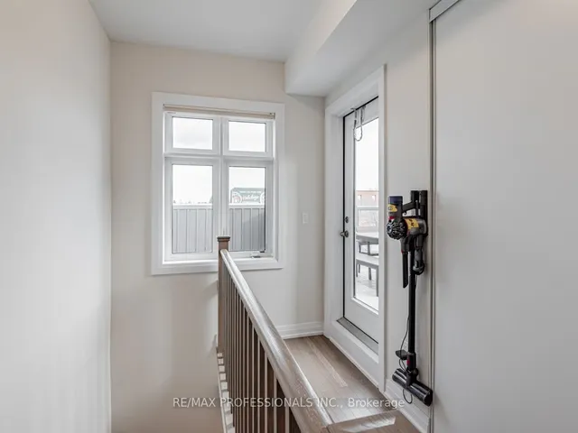 Additional image 7 of 713 Lawrence Ave Unit 4
