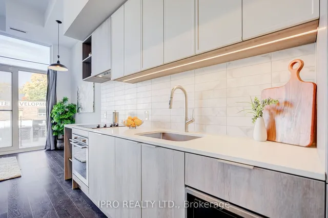 Additional image 14 of 2020 Bathurst St Unit 220