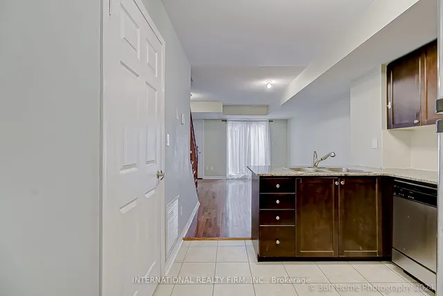 Additional image 12 of 21 Ruttan St Unit TH 141