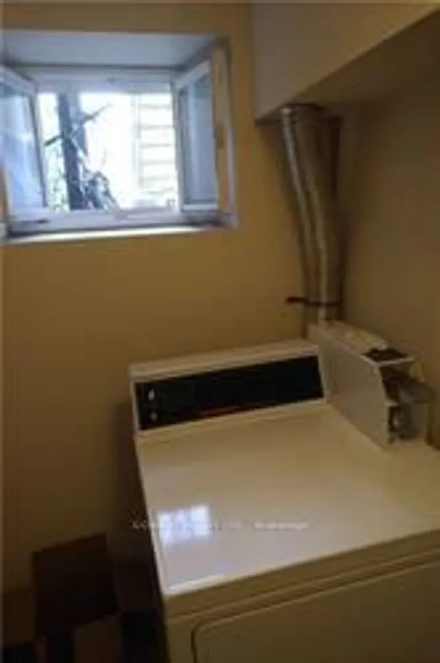 Additional image 27 of 2011 Dundas St