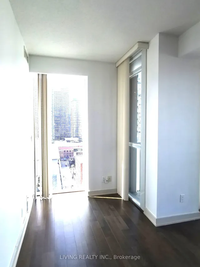 Additional image 4 of 126 Simcoe St Unit 2004