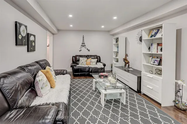 Additional image 18 of 20 Timothy Crt