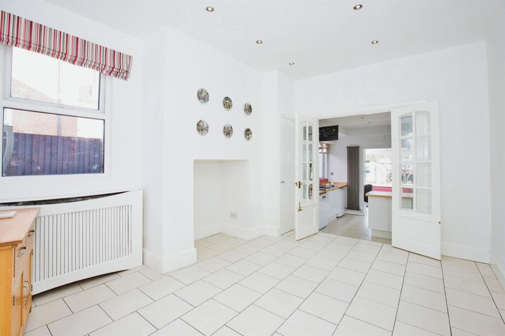 Additional image 17 of Grove Avenue, Yeovil