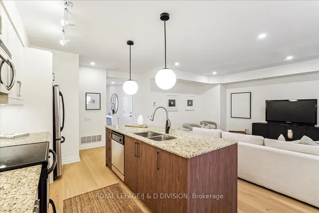 Additional image 13 of 365B Roehampton Ave