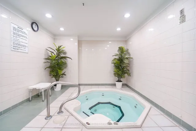 Additional image 31 of 43 Eglinton Ave Unit 605