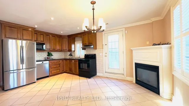 Additional image 33 of 1101 Dupont St