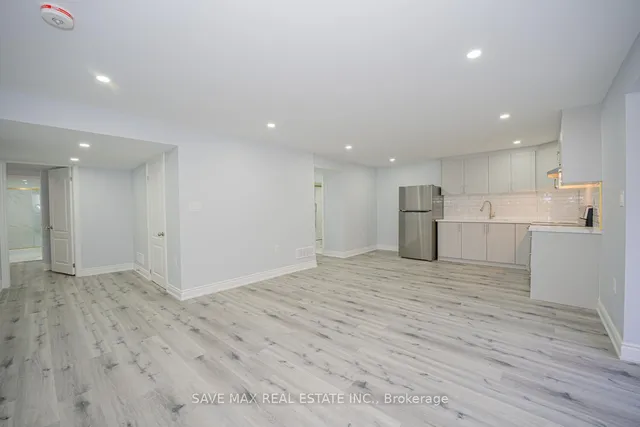 Additional image 28 of 252 Shady Glen Cres