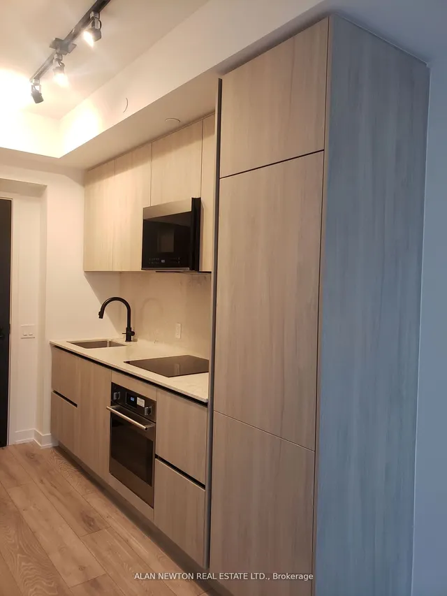 Additional image 9 of 108 PETER St Unit 815