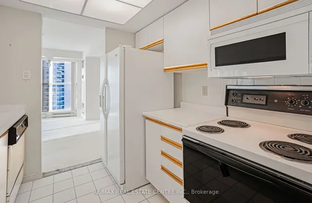 Additional image 11 of 99 Harbour Sq Unit 1702