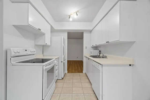Additional image 14 of 633 Bay St Unit 807