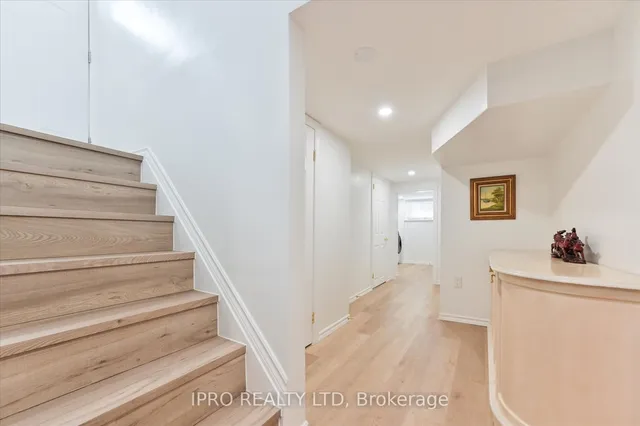 Additional image 23 of 135 Downsview Ave