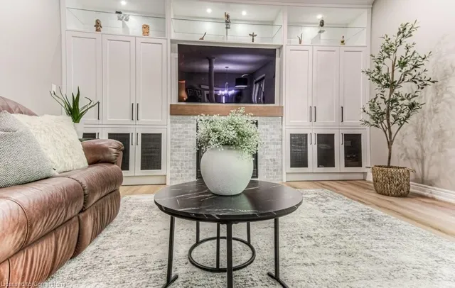 Additional image 20 of 55 Wagon St