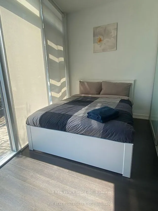 Additional image 30 of 112 Fort York Blvd Unit G09